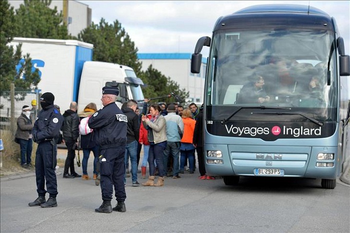France: 900 migrants installés dans le premier camp humanitaire du pays